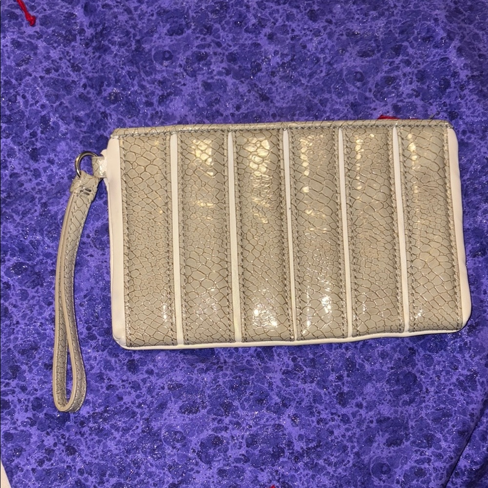 Simply Vera Vera Wang Gray Textured Wristlet Clutch